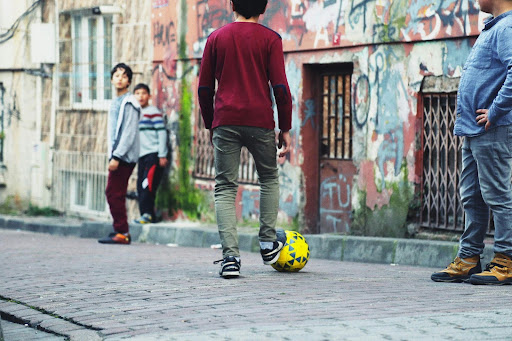 الرياضة الشعبية في المجتمعات العربية وتأثيرها الاجتماعي